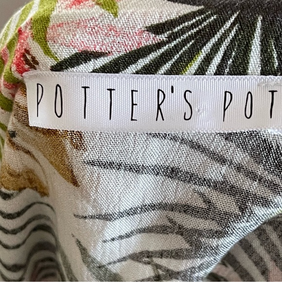 POTTERS POT Hawaiian Cropped Shirt with Tie Front - Picture 3 of 7